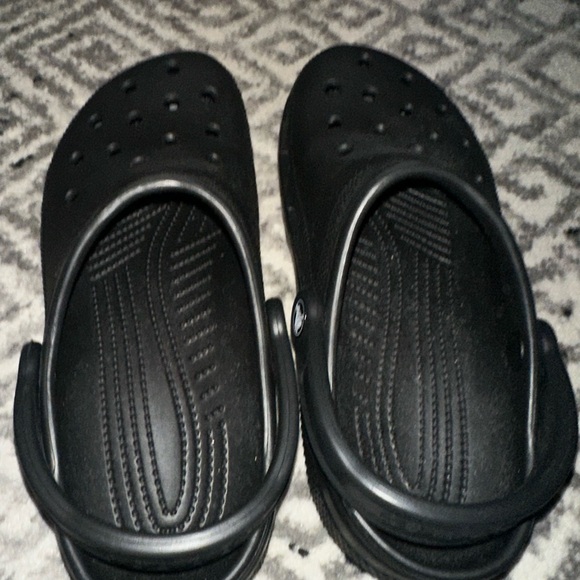 Crocs, NWOT, black - big kids size 5. (Boy or girl) - Picture 3 of 7